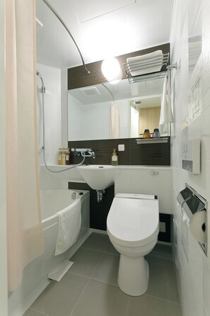 Combined shower/bathtub, deep-soaking bathtub, free toiletries - SONO Moon Nagoya  (Nagoya)