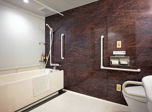 Premier Triple Room | Bathroom | Combined shower/tub, deep soaking tub, free toiletries, hair dryer - SONO Moon Nagoya  (Nagoya)