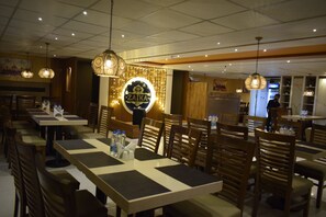 Restaurant - Hotel Golden Castle (Mysore)