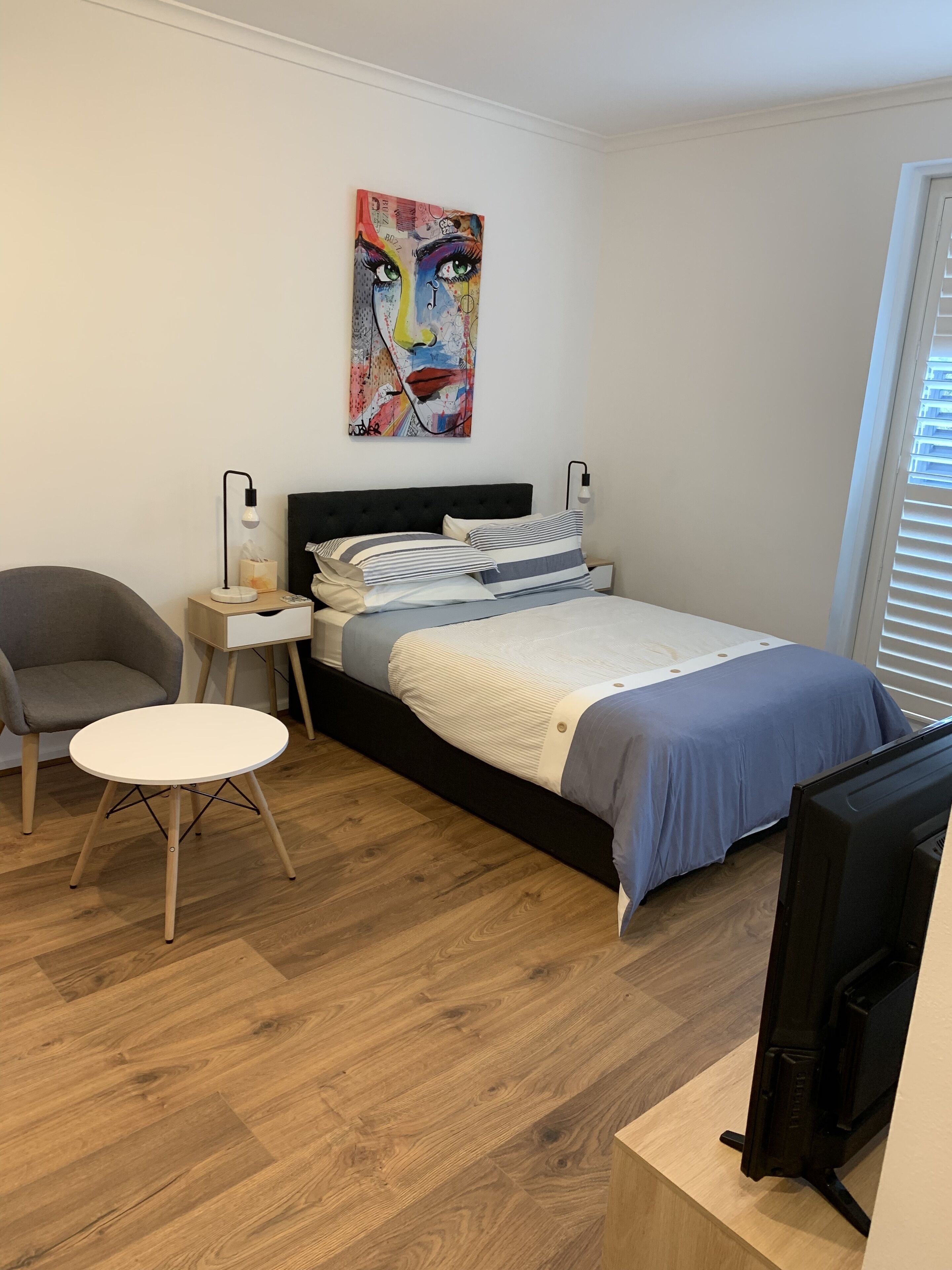 "Sea Breeze" - Spacious studio apartment, Acland Street St Kilda