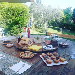 屋外ダイニングエリア