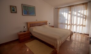 2 chambres, fer et planche Ă repasser, accĂšs Internet, draps fournis