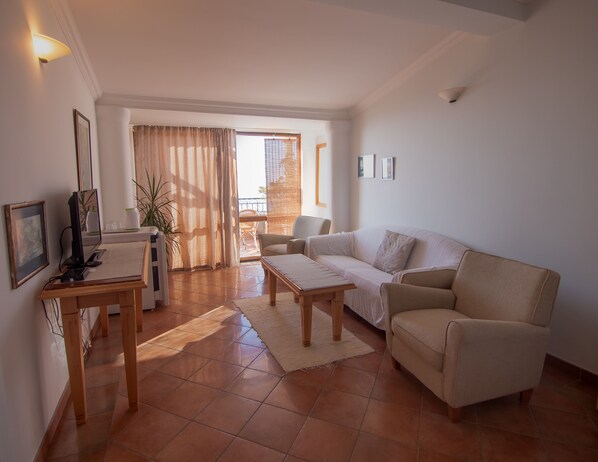 TV - Levantin Inn 1-2 - 2 Suite Sea View (Budva Municipality)