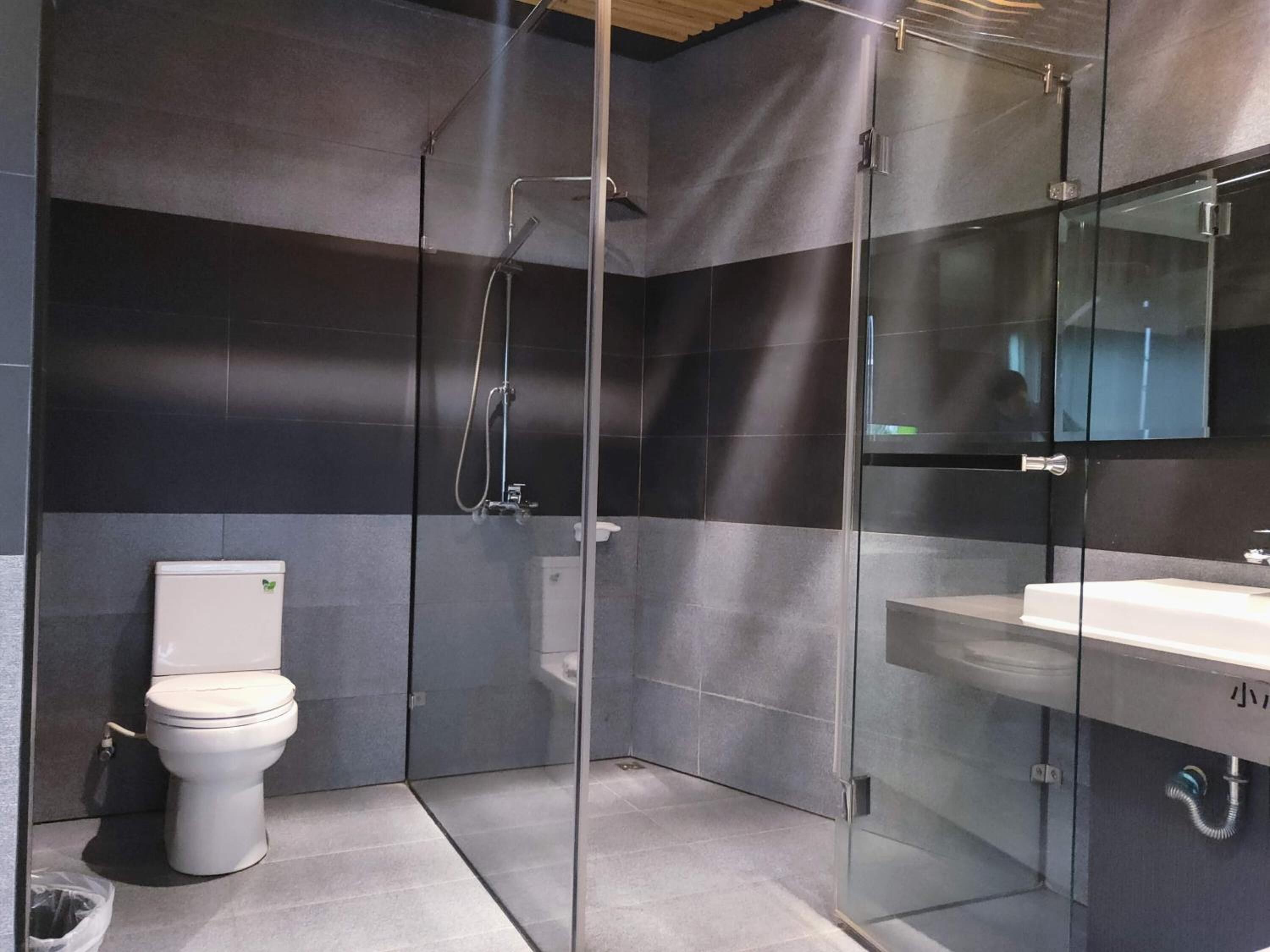 shower, free toiletries, hair dryer, slippers