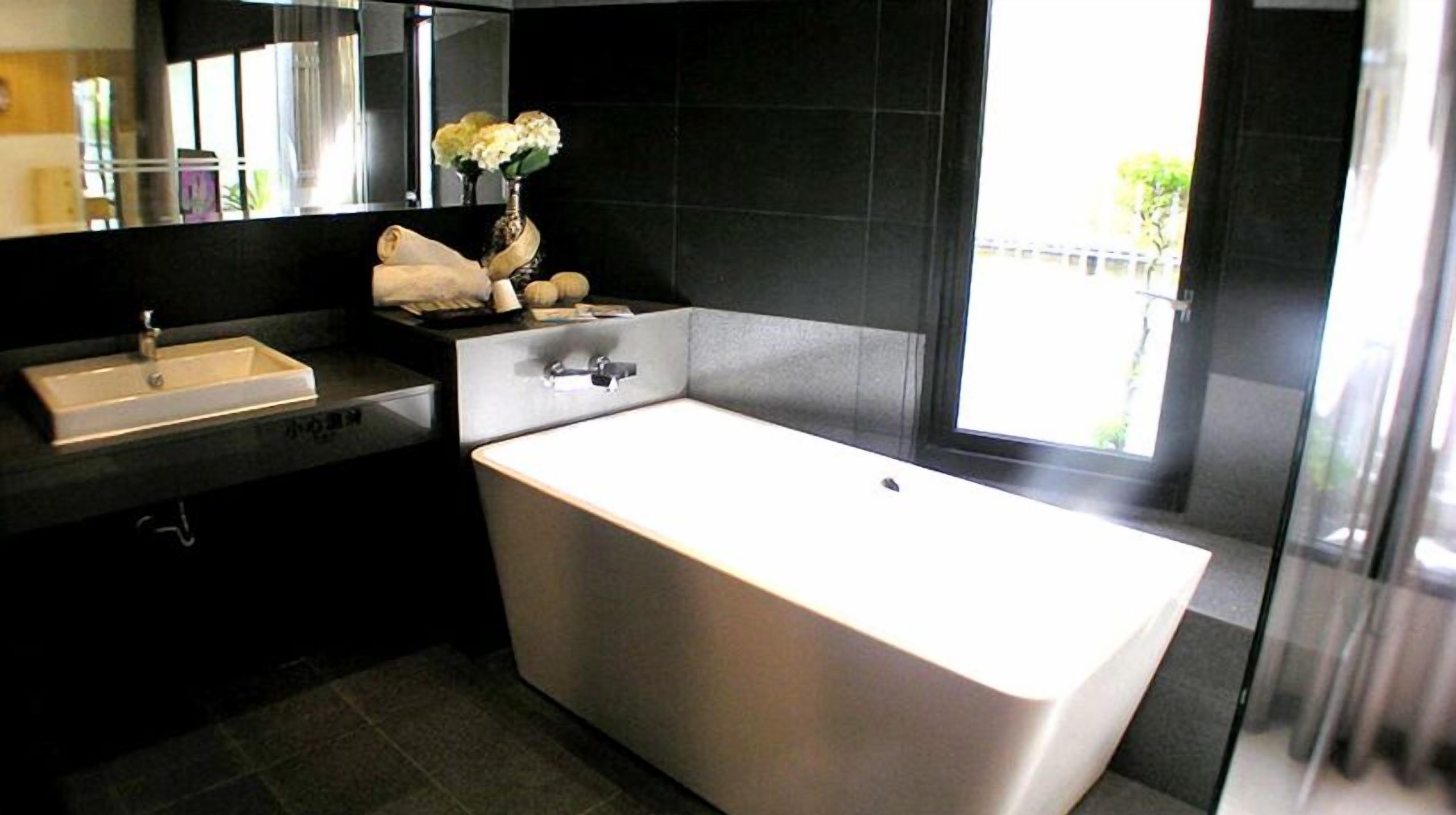 superior double room | bathroom | shower, free toiletries, hair dryer, slippers