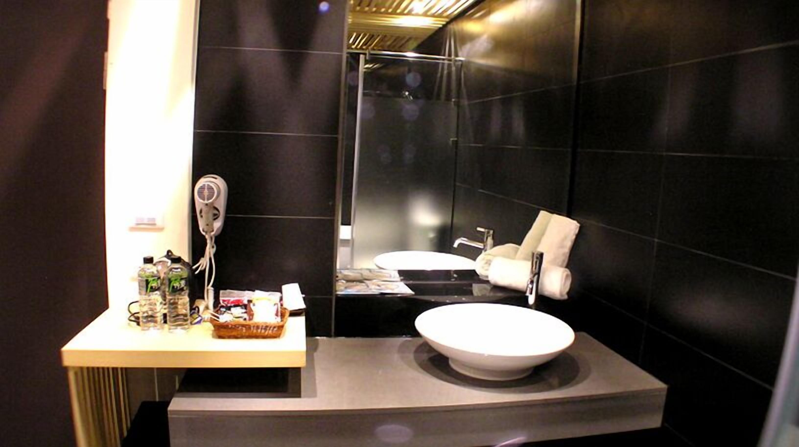 desk, blackout curtains, free wifi, bed sheets