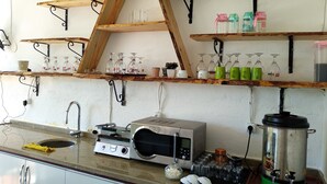 Dishwasher, rice cooker, cookware/dishes/utensils - Turunc Hostel Cafe (Fethiye)