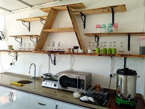 Dishwasher, rice cooker, cookware/dishes/utensils