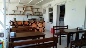 Free daily continental breakfast - Turunc Hostel Cafe (Fethiye)