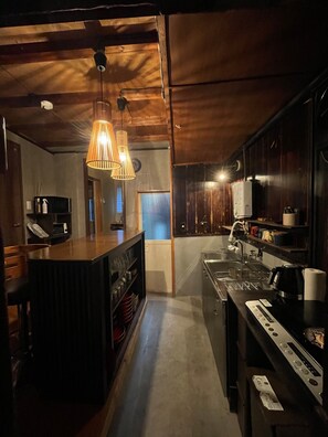Traditional House | Private kitchen | Full-size fridge, microwave, stovetop, coffee/tea maker - Kikunoya (Nagoya)