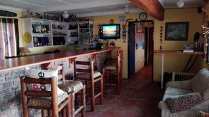 Bar (on property) - Blue Skies Backpackers (Makhanda)