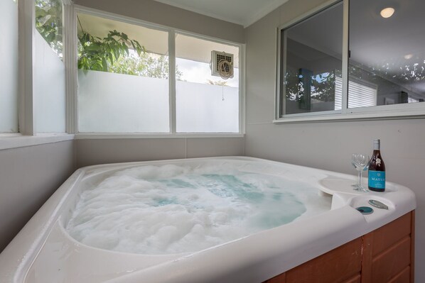 House, 4 Bedrooms | Private spa tub - Adventurer’s Retreat (Rotorua)