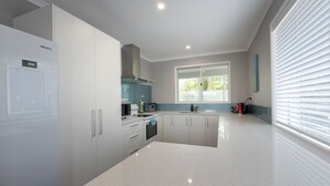 Private kitchen - Adventurer’s Retreat (Rotorua)