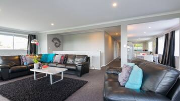 House, 4 Bedrooms | Living area | LED TV