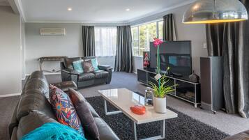 House, 4 Bedrooms | Living area | LED TV