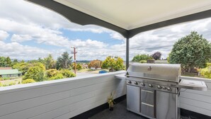BBQ/picnic Area - Adventurer’s Retreat (Rotorua)