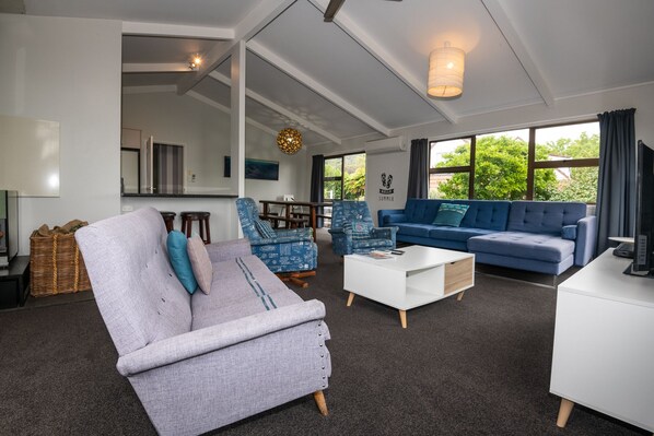 House, 4 Bedrooms | Living area