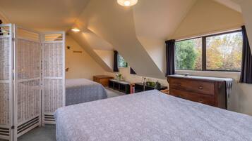 House, 1 Bedroom | 1 bedroom, iron/ironing board, free WiFi, bed sheets