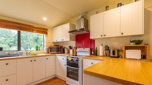 House, 1 Bedroom | Private kitchen | Full-size fridge, microwave, oven, stovetop - Country Cottage Retreat (Rotorua)