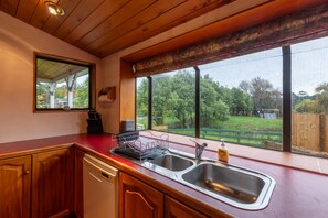 House, 4 Bedrooms | Private kitchen - Fantail Homestead (Rotorua)