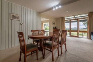House, 4 Bedrooms | In-room dining - Farm View Retreat (Hamurana)