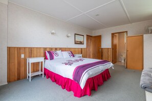 House, 4 Bedrooms | 4 bedrooms, iron/ironing board, free WiFi, bed sheets - Farm View Retreat (Hamurana)