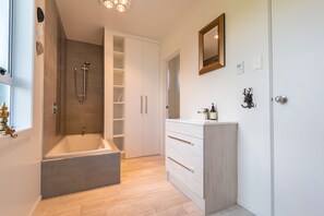 Casa, 3 camere da letto | Bagno | Asciugamani, sapone, carta igienica