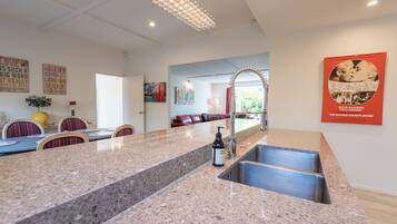 House, 3 Bedrooms | Private kitchen | Electric kettle