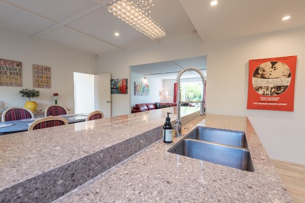 House, 3 Bedrooms | Private kitchen