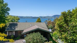 3 Bedroom House with Tri-Bunk Bed | Balcony view - Kawaha Point Gem (Rotorua)