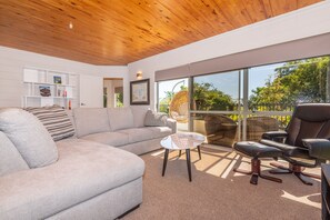 3 Bedroom House with Tri-Bunk Bed | Living area | Smart TV, Netflix, streaming services - Kawaha Point Gem (Rotorua)
