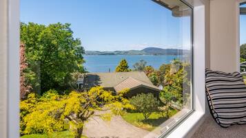 3 Bedroom House with Tri-Bunk Bed | Water view