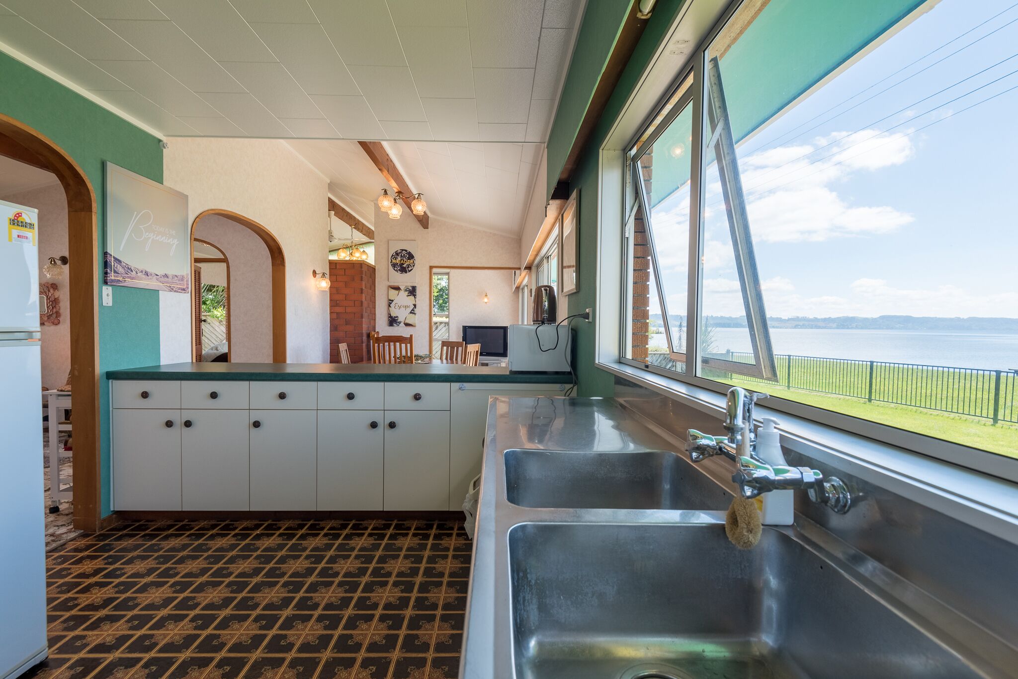 House, 4 Bedrooms | Private kitchen | Full-sized fridge, microwave, oven, stovetop