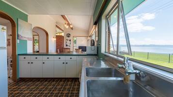 House, 4 Bedrooms | Private kitchen | Full-sized fridge, microwave, oven, stovetop