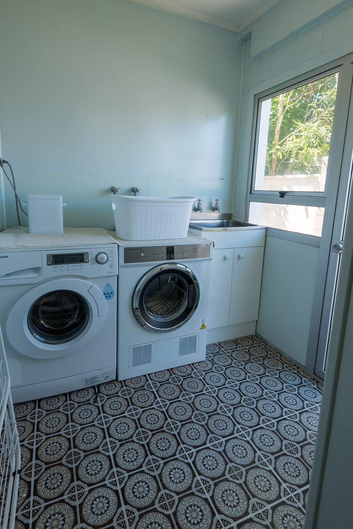 House, 4 Bedrooms | Laundry
