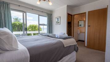 House, 4 Bedrooms | 4 bedrooms, iron/ironing board, free WiFi, bed sheets