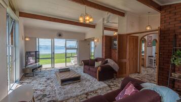 House, 4 Bedrooms | Living area | LED TV