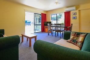 House, 3 Bedrooms | Living area