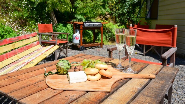 Outdoor dining - Lake Rotoiti Retreat (Okere Falls)