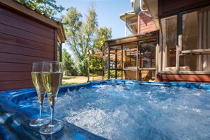 Tina de hidromasaje al aire libre