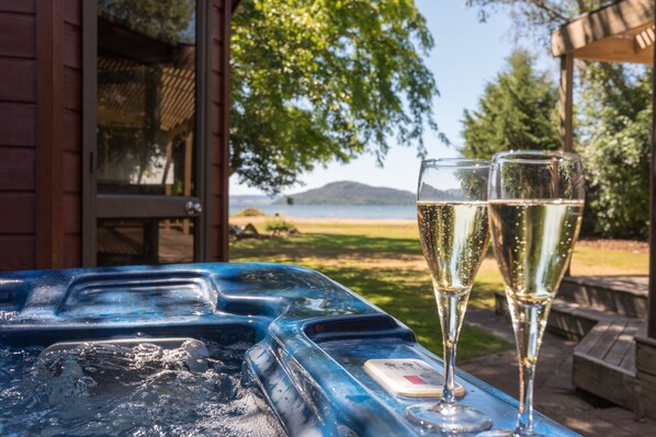 Tina de hidromasaje al aire libre