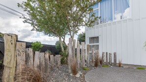 Unclassified image, 5 of 41, button - Lakeside Gem (Rotorua)