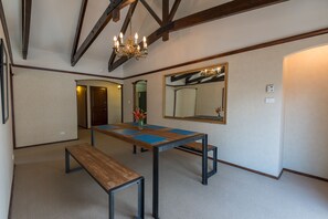 Casa, 4 habitaciones | Servicio a la habitación