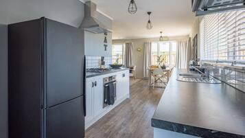 House, 5 Bedrooms | Private kitchen | Full-sized fridge, microwave, oven, stovetop