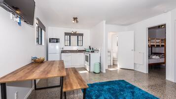 House, 2 Bedrooms | In-room dining