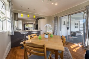 House, 2 Bedrooms | In-room dining