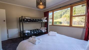 House, 2 Bedrooms | 2 bedrooms, iron/ironing board, free WiFi, bed sheets