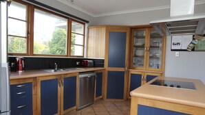 House, 3 Bedrooms | Private kitchen