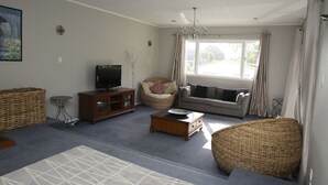 House, 3 Bedrooms | Living area