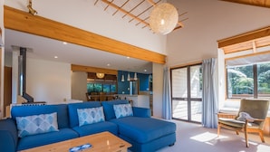 House, 3 Bedrooms | Living area - Retreat on the Ridge (Rotorua)